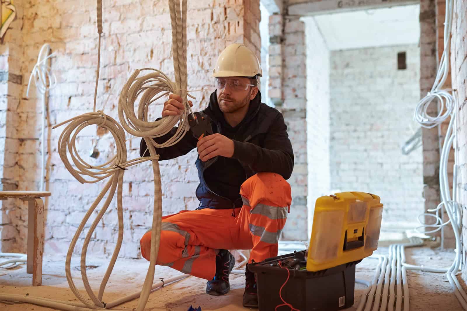The Ultimate Guide to Electrical Contractor Advertising with Ameristrong